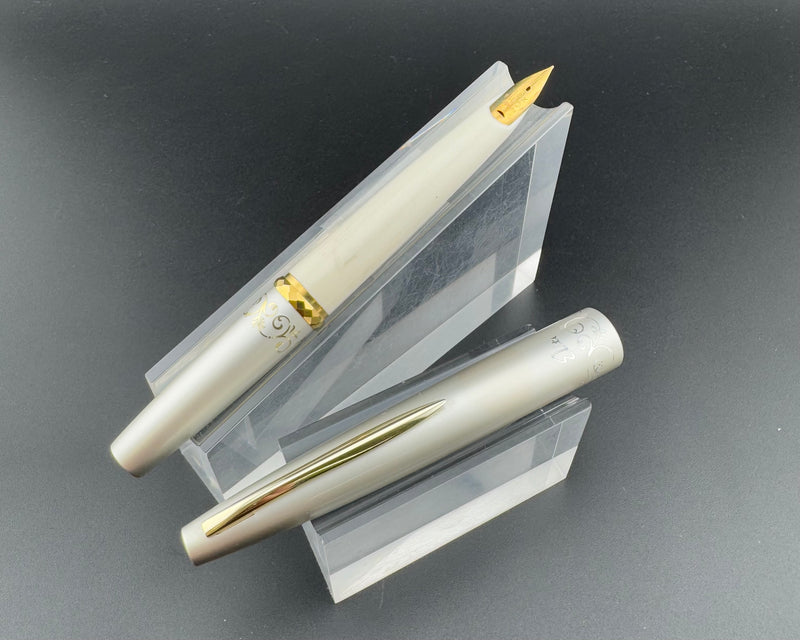 Pilot Elite Silver & White Pocket Fountain Pen 18K Gold Script Nib