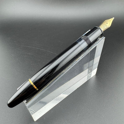 Montblanc Meisterstück No. 146 Fountain Pen 14C Gold Broad Nib Serviced