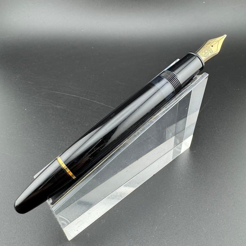 Montblanc Meisterstück No. 146 Fountain Pen 14C Gold Broad Nib Serviced