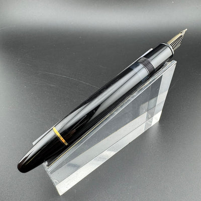 Montblanc Meisterstück No. 146 Fountain Pen 14C Gold Broad Nib Serviced