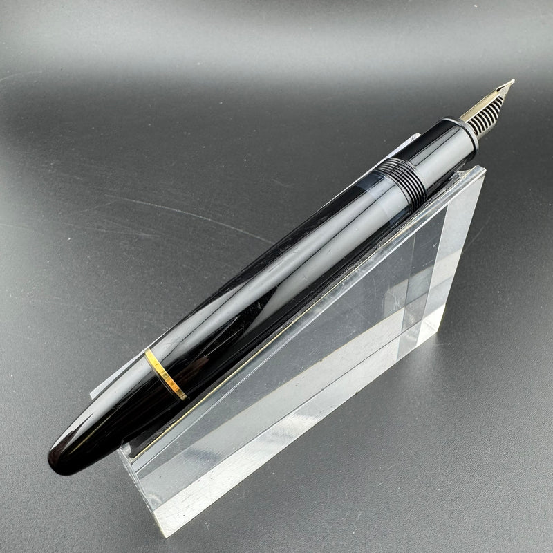 Montblanc Meisterstück No. 146 Fountain Pen 14C Gold Broad Nib Serviced