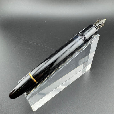 Montblanc Meisterstück No. 146 Fountain Pen 14C Gold Broad Nib Serviced