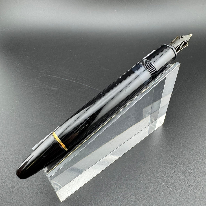 Montblanc Meisterstück No. 146 Fountain Pen 14C Gold Broad Nib Serviced