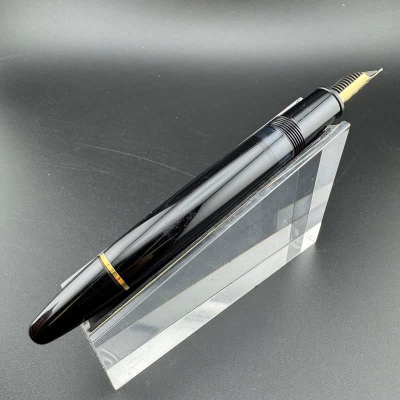 Montblanc Meisterstück No. 146 Fountain Pen 14C Gold Broad Nib Serviced