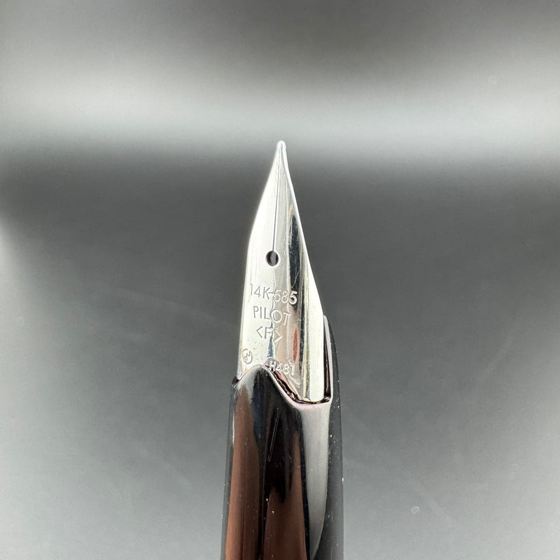 Pilot Elite Checkered Pocket Fountain Pen 14K Gold Fine Nib Apr 1981