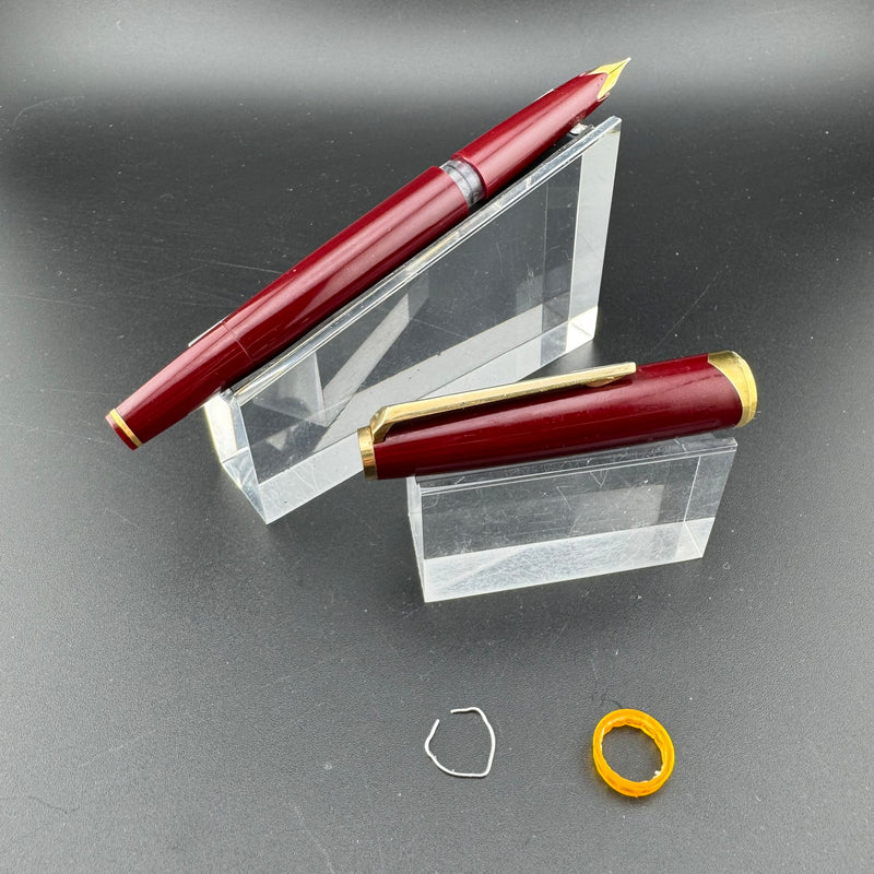 Montblanc No. 121 Burgundy Transitional Fountain Pen 18K Gold EF Nib