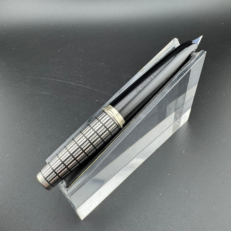 Pilot Elite Full Checkered Pocket Fountain Pen 18K Gold Fine Nib