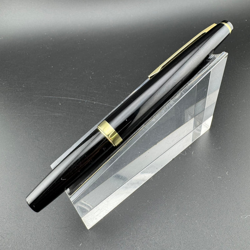 Pilot Elite Black & Gold Pocket Fountain Pen 18K Gold Manifold Nib Dec 1969