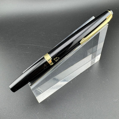 Pilot Elite Black & Gold Pocket Fountain Pen 18K Gold Manifold Nib Dec 1969
