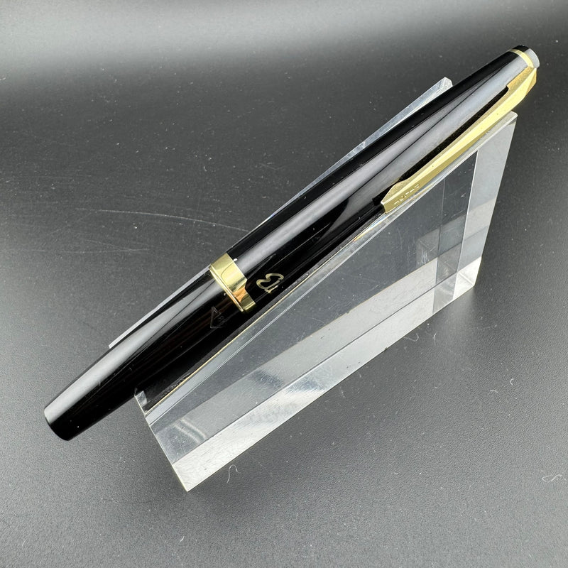Pilot Elite Black & Gold Pocket Fountain Pen 18K Gold Manifold Nib Dec 1969