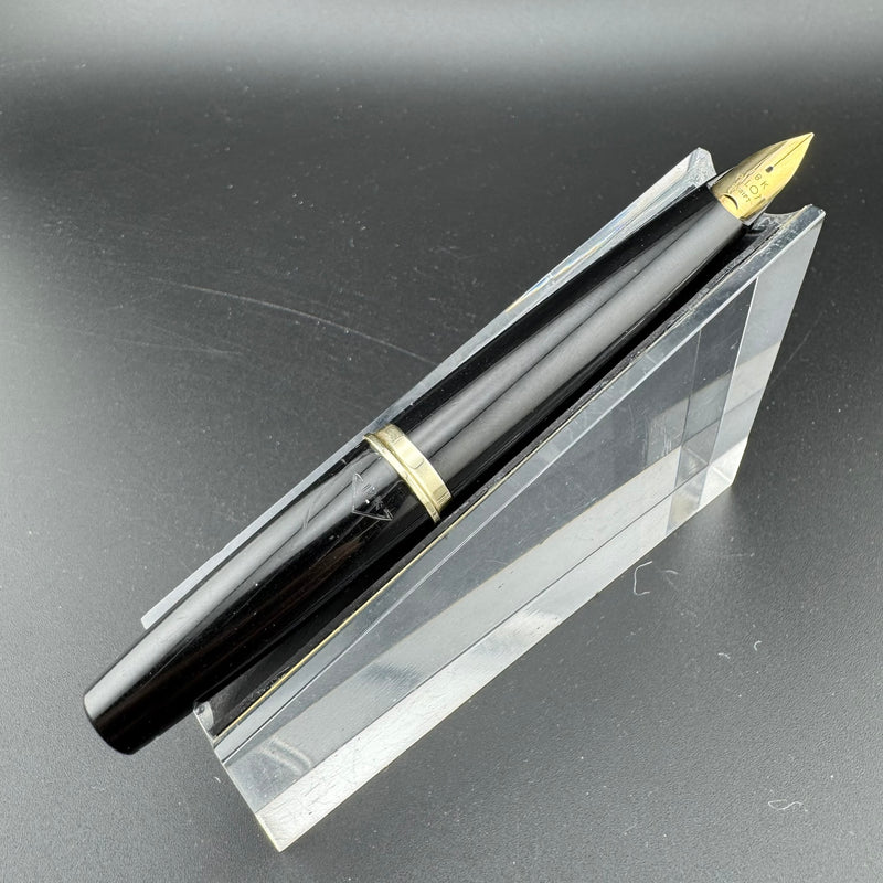 Pilot Elite Black & Gold Pocket Fountain Pen 18K Gold Script Nib Jan 1970
