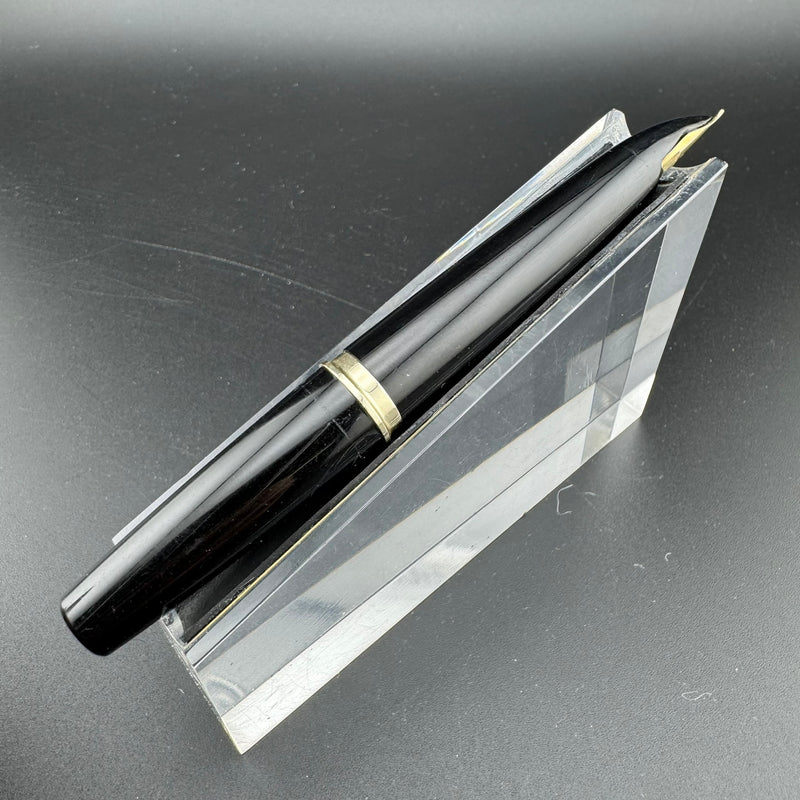 Pilot Elite Black & Gold Pocket Fountain Pen 18K Gold Script Nib Jan 1970
