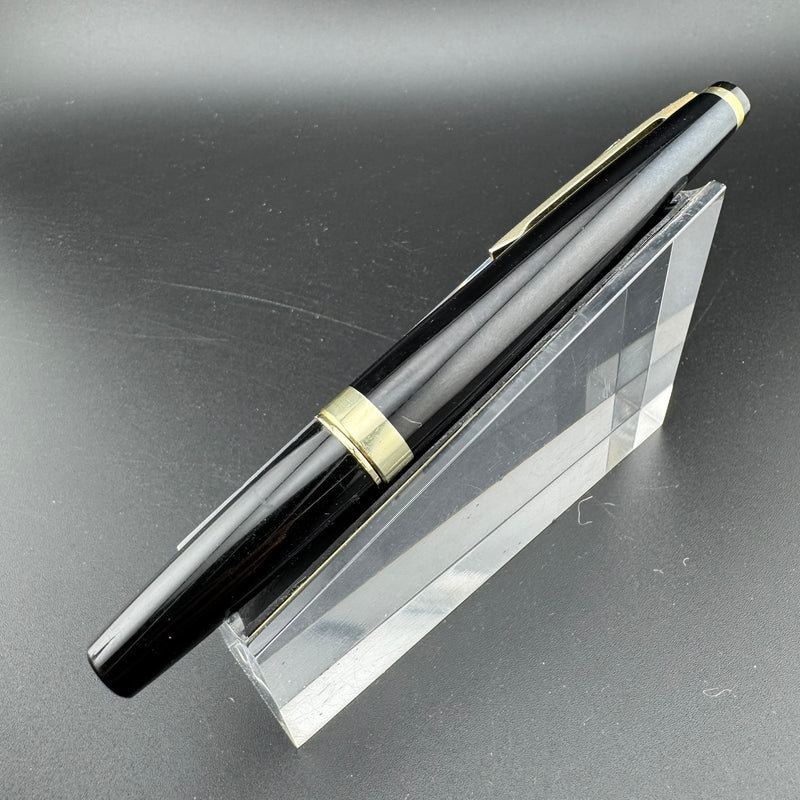 Pilot Elite Black & Gold Pocket Fountain Pen 18K Gold Script Nib Jan 1970