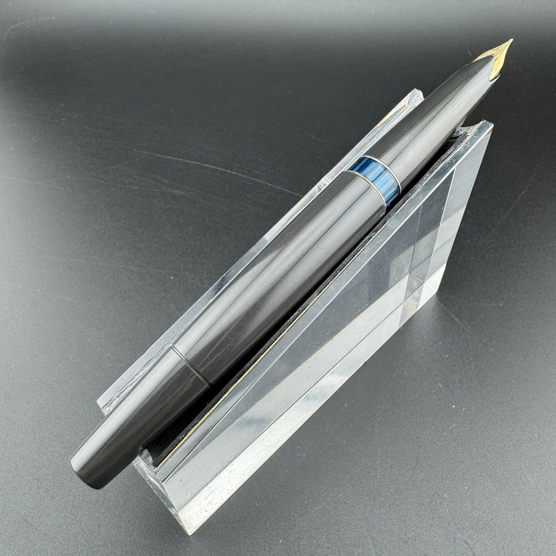 Montblanc No. 22 Grey Resin Fountain Pen 14C Gold Extra-Fine Nib Serviced