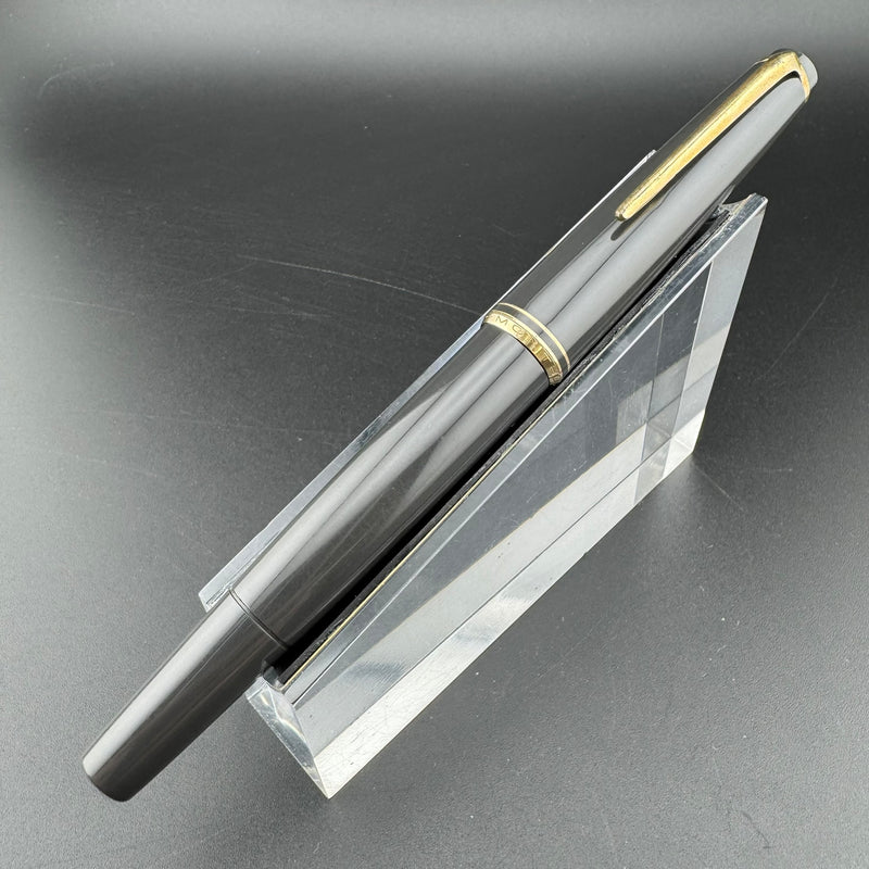 Montblanc No. 22 Grey Resin Fountain Pen 14C Gold Extra-Fine Nib Serviced