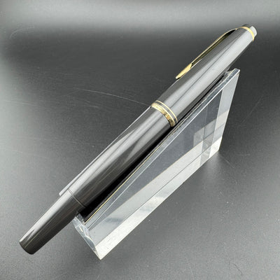 Montblanc No. 22 Grey Resin Fountain Pen 14C Gold Extra-Fine Nib Serviced