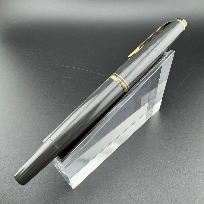 Montblanc No. 22 Grey Resin Fountain Pen 14C Gold Extra-Fine Nib Serviced