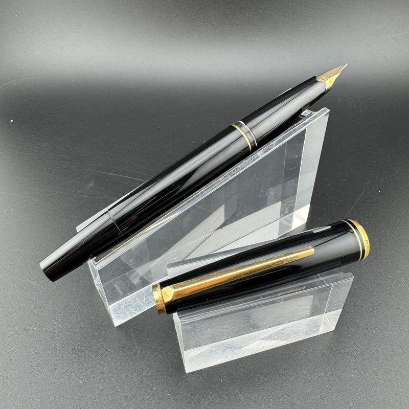 Montblanc No. 221 Black Resin Fountain Pen 14K Gold Extra-Fine Nib Serviced