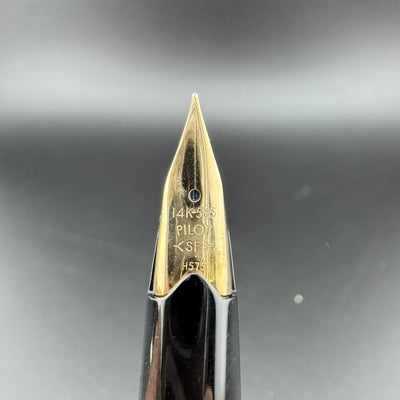 Pilot Elite Black Resin Pocket Fountain Pen 14K Gold Soft-Fine Nib May 1975