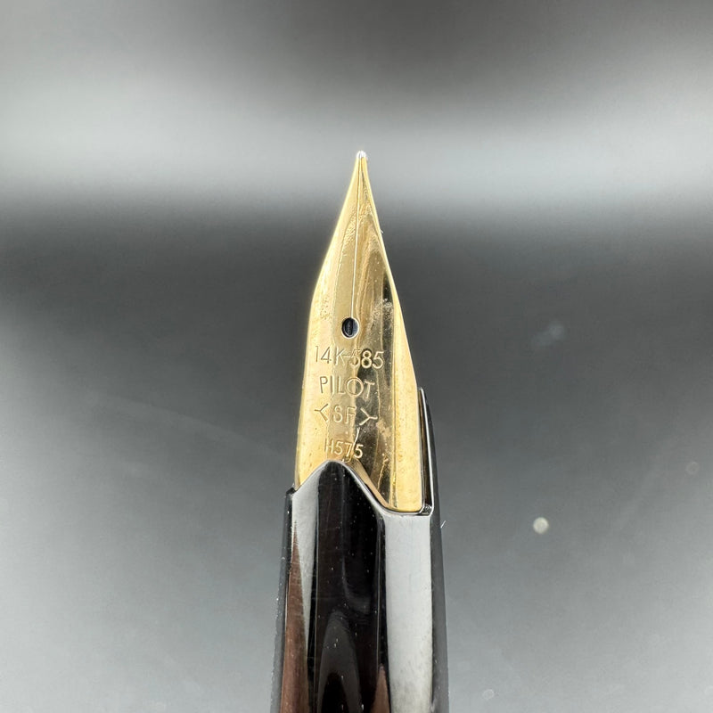 Pilot Elite Black Resin Pocket Fountain Pen 14K Gold Soft-Fine Nib May 1975