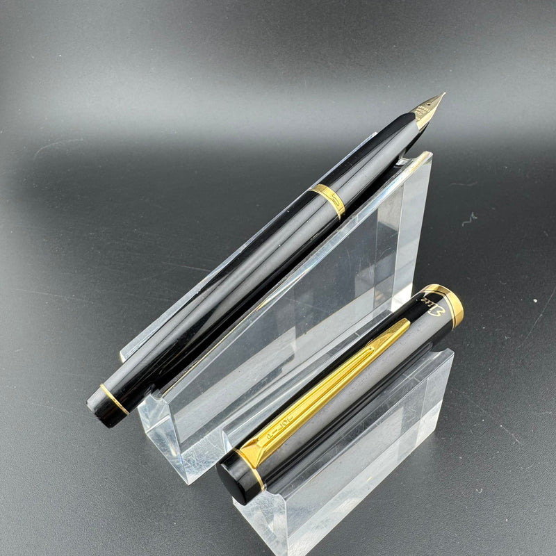 Pilot Elite Full Size Fountain Pen 14K Gold Medium Nib July 1980