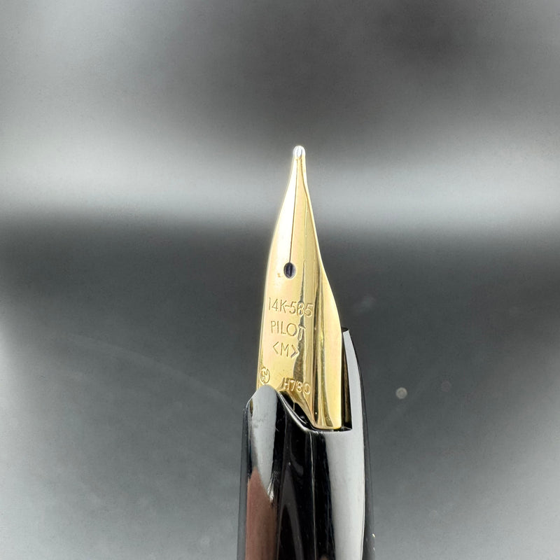 Pilot Elite Full Size Fountain Pen 14K Gold Medium Nib July 1980