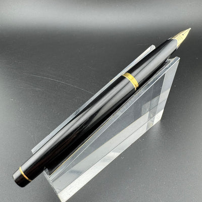 Pilot Elite Full Size Fountain Pen 14K Gold Medium Nib July 1980