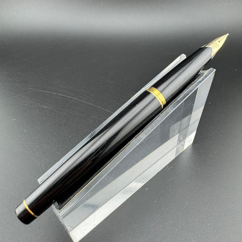 Pilot Elite Full Size Fountain Pen 14K Gold Medium Nib July 1980