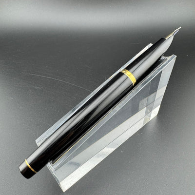 Pilot Elite Full Size Fountain Pen 14K Gold Medium Nib July 1980