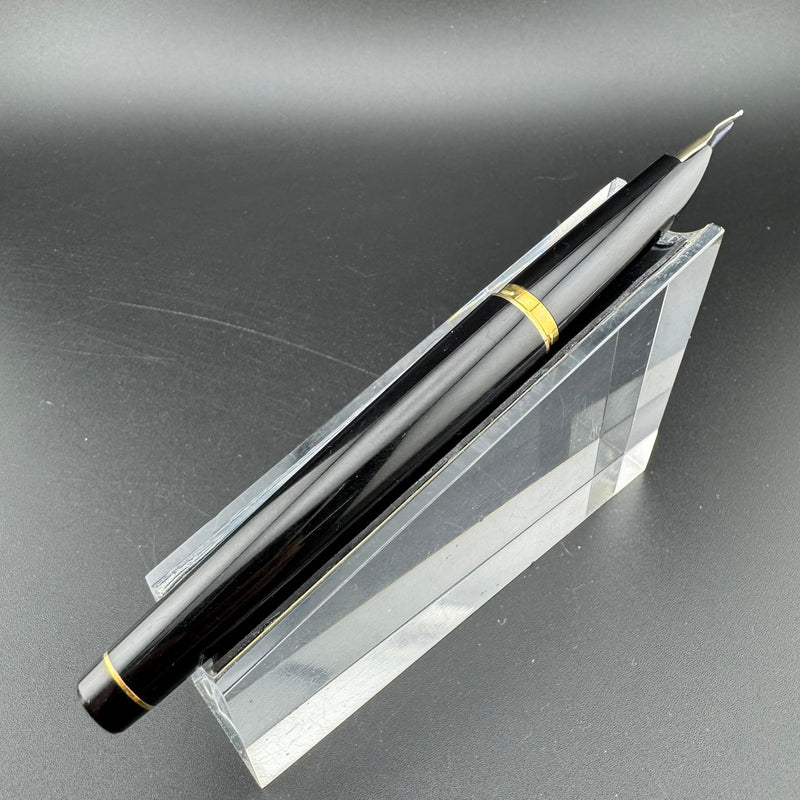 Pilot Elite Full Size Fountain Pen 14K Gold Medium Nib July 1980