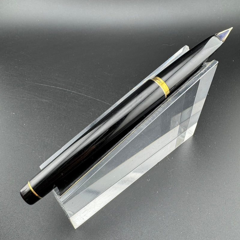 Pilot Elite Full Size Fountain Pen 14K Gold Medium Nib July 1980