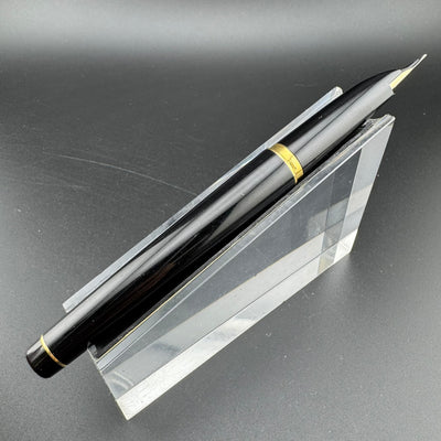 Pilot Elite Full Size Fountain Pen 14K Gold Medium Nib July 1980