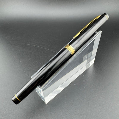 Pilot Elite Full Size Fountain Pen 14K Gold Medium Nib July 1980