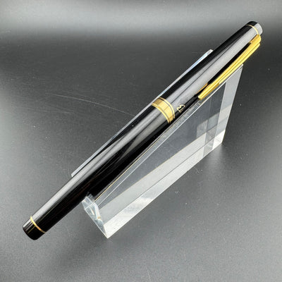 Pilot Elite Full Size Fountain Pen 14K Gold Medium Nib July 1980