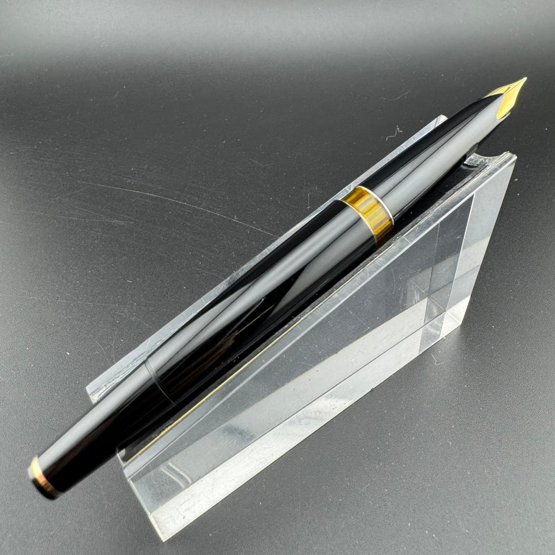 Montblanc Meisterstück No. 72 Fountain Pen 18C Gold Extra-Fine Nib Serviced