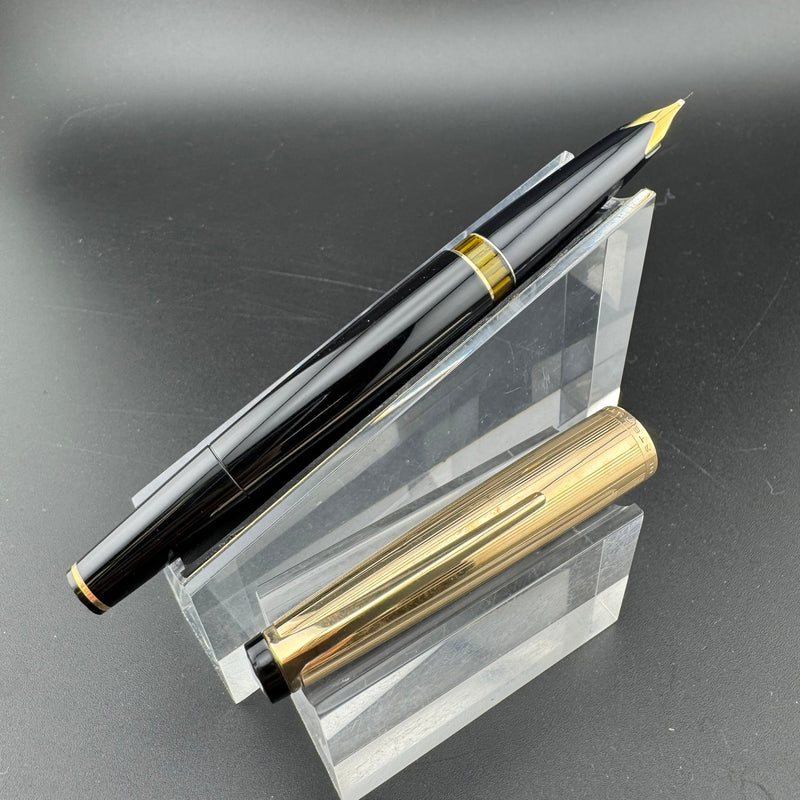 Montblanc Meisterstück No. 72 Fountain Pen 18C Gold Broad Nib Serviced