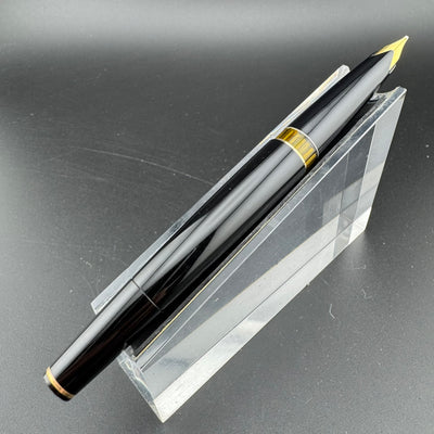 Montblanc Meisterstück No. 72 Fountain Pen 18C Gold Broad Nib Serviced