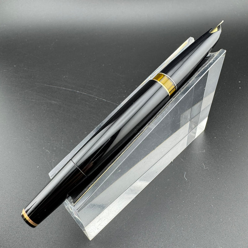 Montblanc Meisterstück No. 72 Fountain Pen 18C Gold Broad Nib Serviced