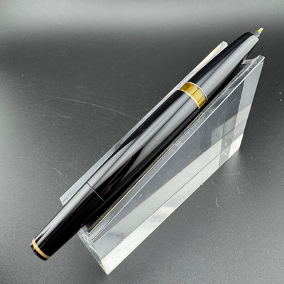 Montblanc Meisterstück No. 72 Fountain Pen 18C Gold Broad Nib Serviced