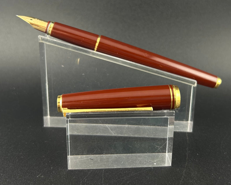 Pilot Deluxe Burgundy Fountain Pen 18K Gold, Fine Pen