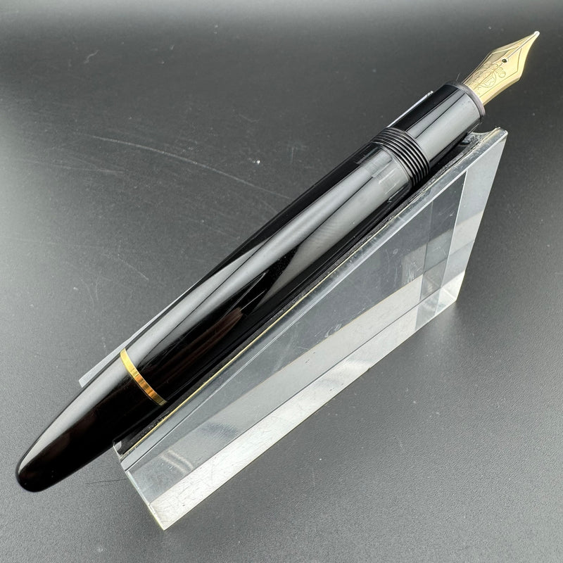 Montblanc Meisterstück No. 146 Fountain Pen 14K Gold Medium Nib Serviced