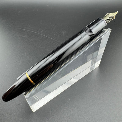 Montblanc Meisterstück No. 146 Fountain Pen 14K Gold Medium Nib Serviced