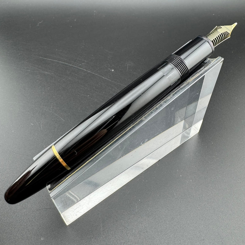 Montblanc Meisterstück No. 146 Fountain Pen 14K Gold Medium Nib Serviced