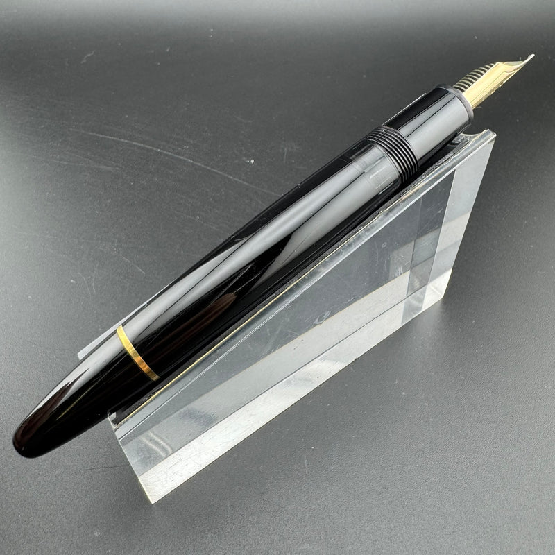 Montblanc Meisterstück No. 146 Fountain Pen 14K Gold Medium Nib Serviced