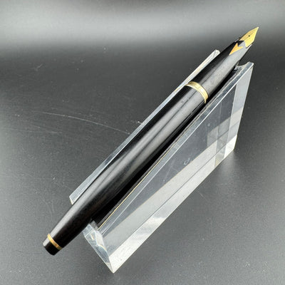 Platinum P-300 Black Resin Fountain Pen 18K Gold Soft-Fine Nib