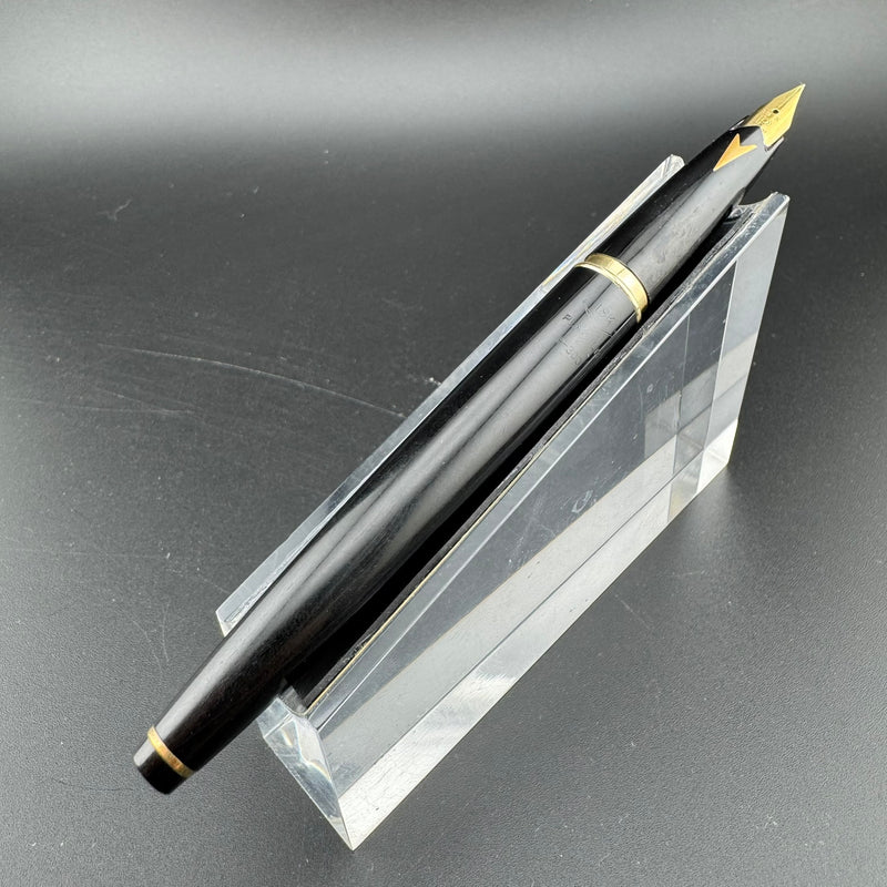 Platinum P-300 Black Resin Fountain Pen 18K Gold Soft-Fine Nib