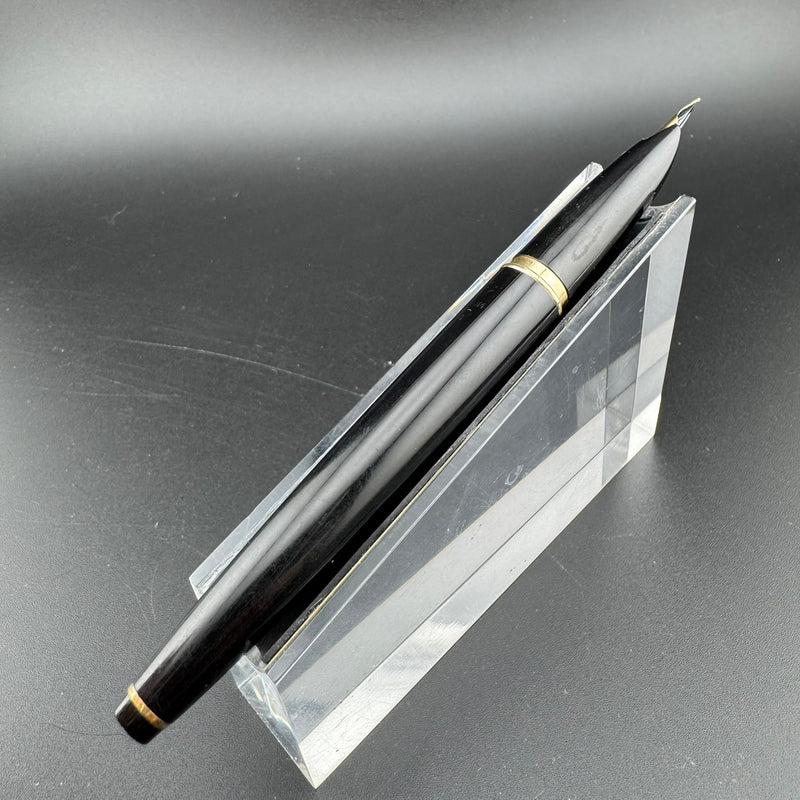 Platinum P-300 Black Resin Fountain Pen 18K Gold Soft-Fine Nib