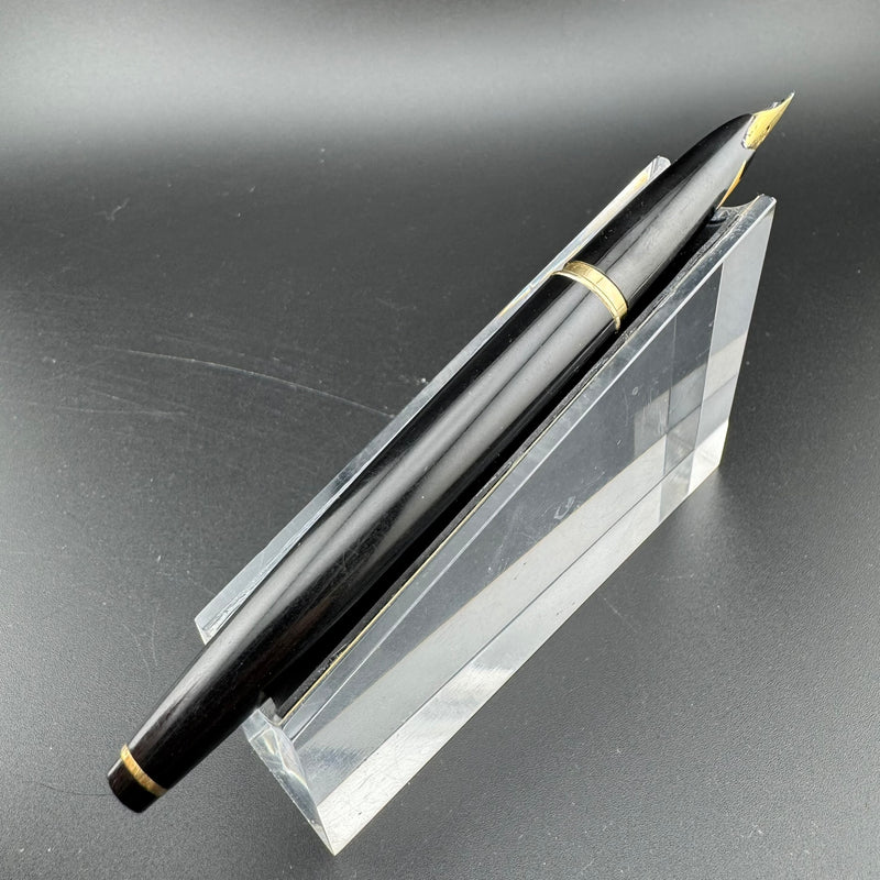 Platinum P-300 Black Resin Fountain Pen 18K Gold Soft-Fine Nib