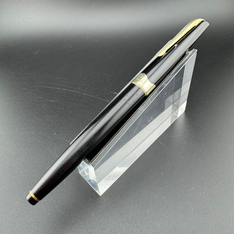 Platinum P-300 Black Resin Fountain Pen 18K Gold Soft-Fine Nib