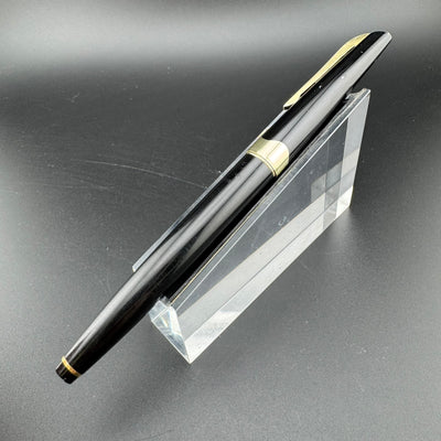 Platinum P-300 Black Resin Fountain Pen 18K Gold Soft-Fine Nib